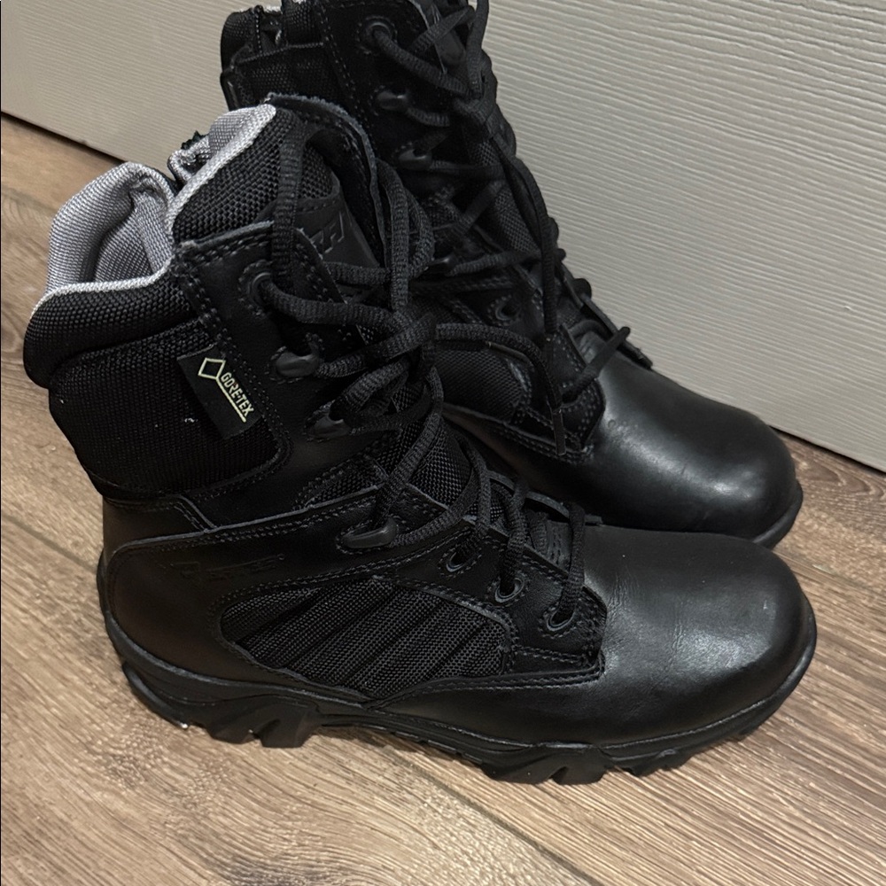 Women’s 8.5 Bates Gray Tactical Boots
